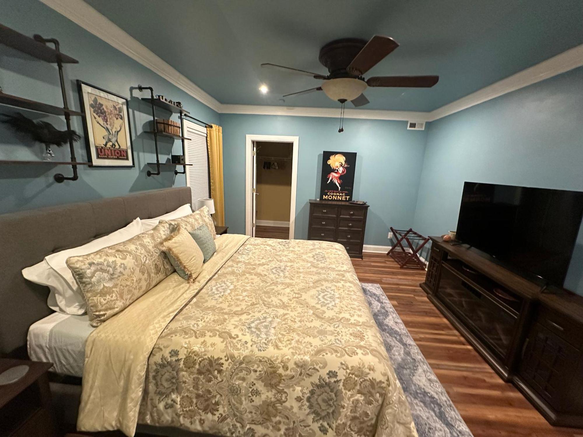 Bed & Breakfast Pillow And Paddock